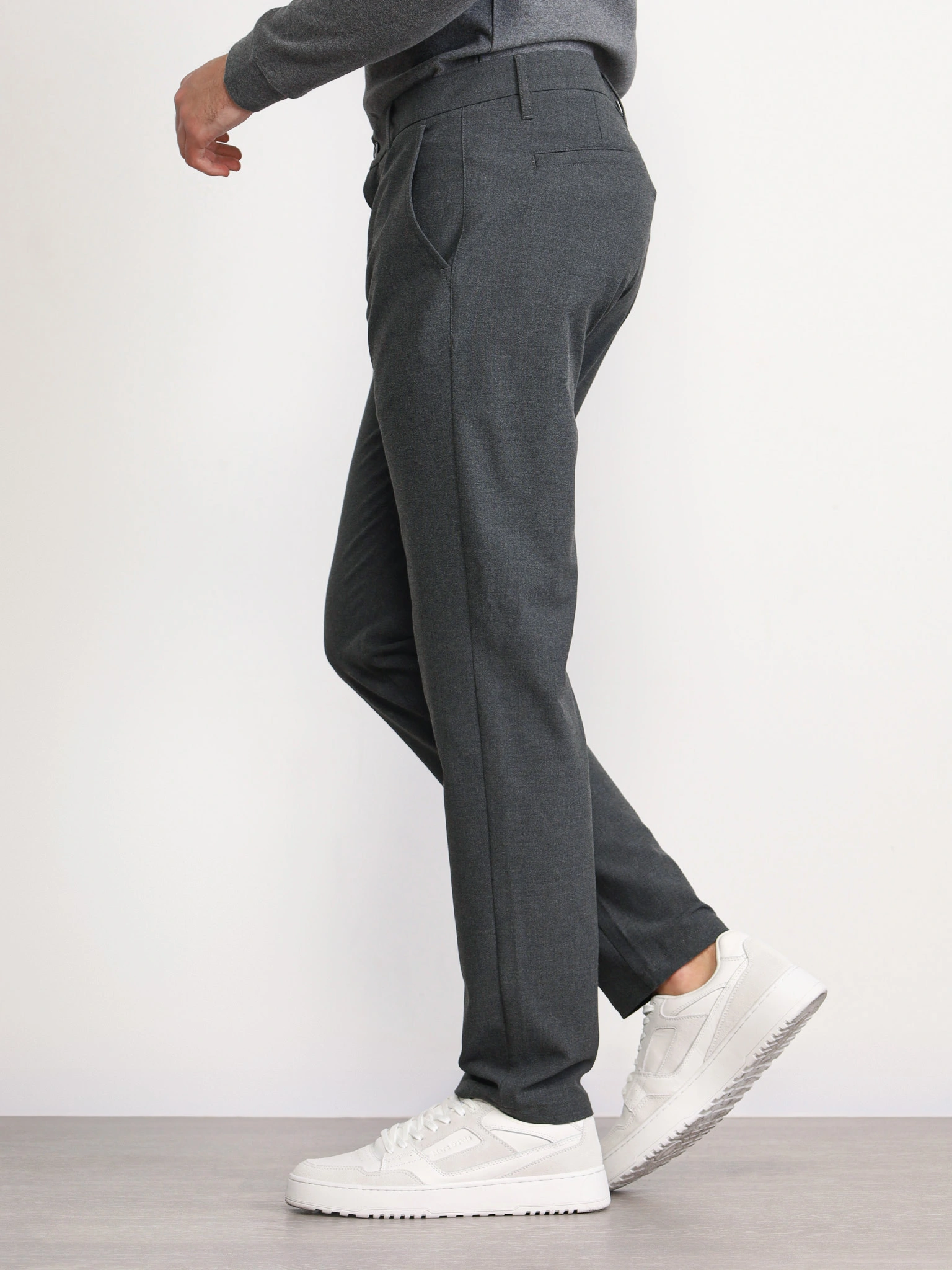 Брюки темно-серого цвета 